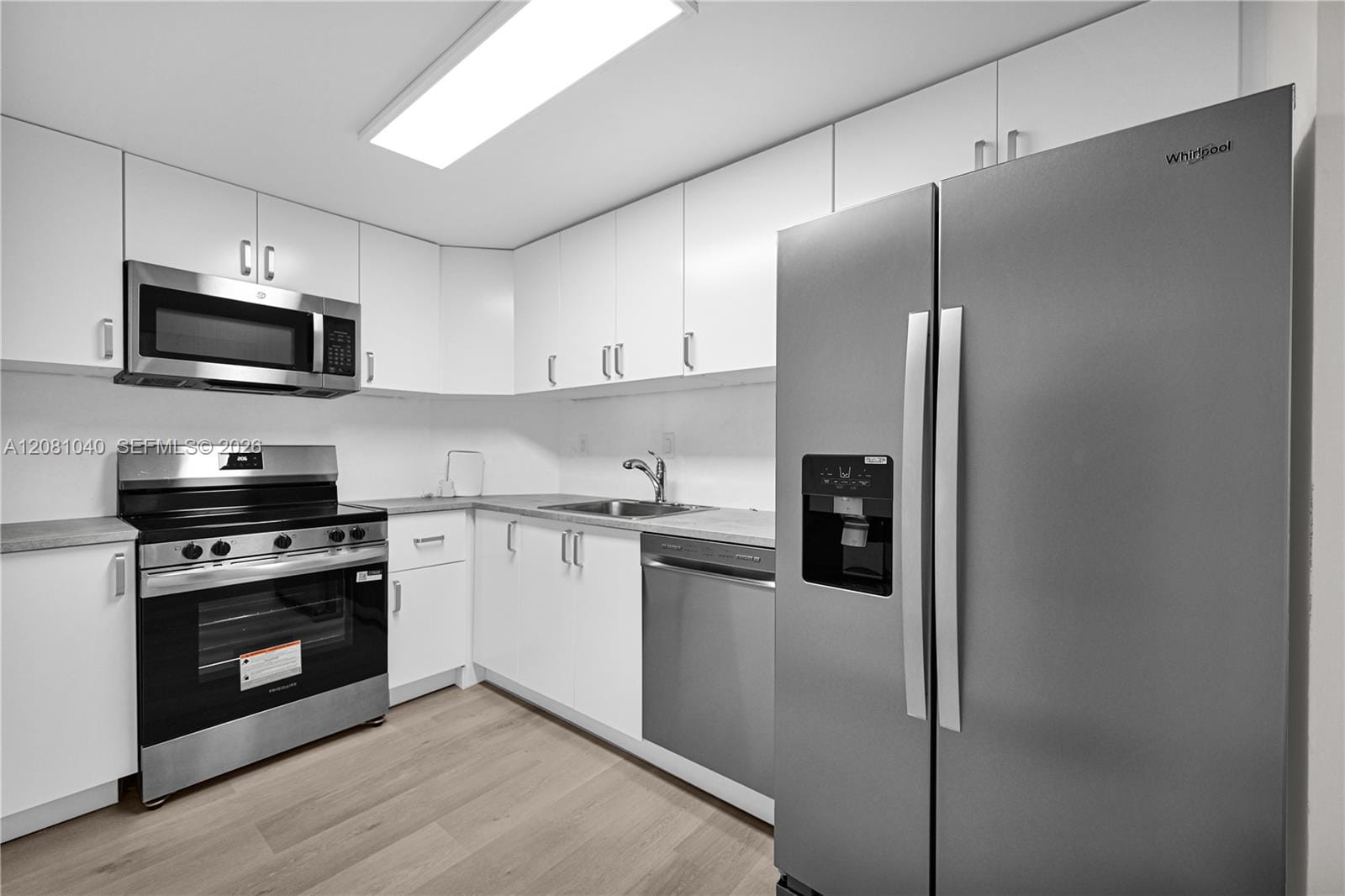 300 Bayview Drive 211 — photo 10