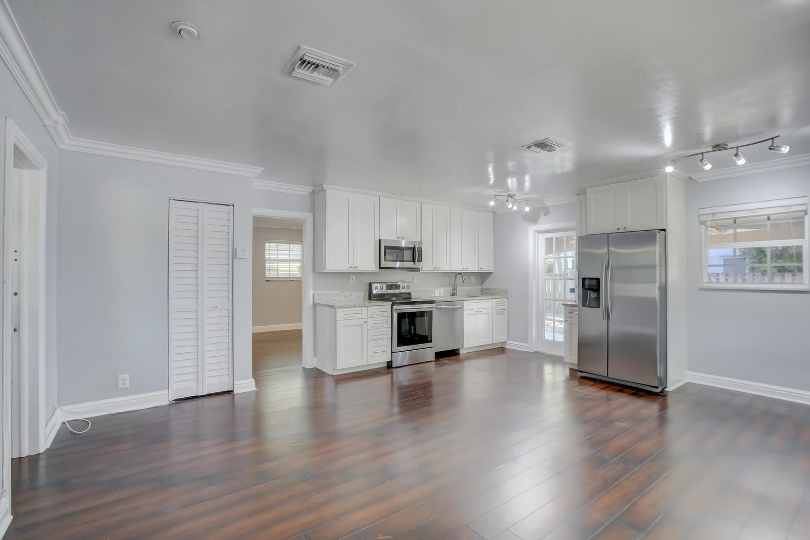 600 SW 15th Street 602 — photo 2