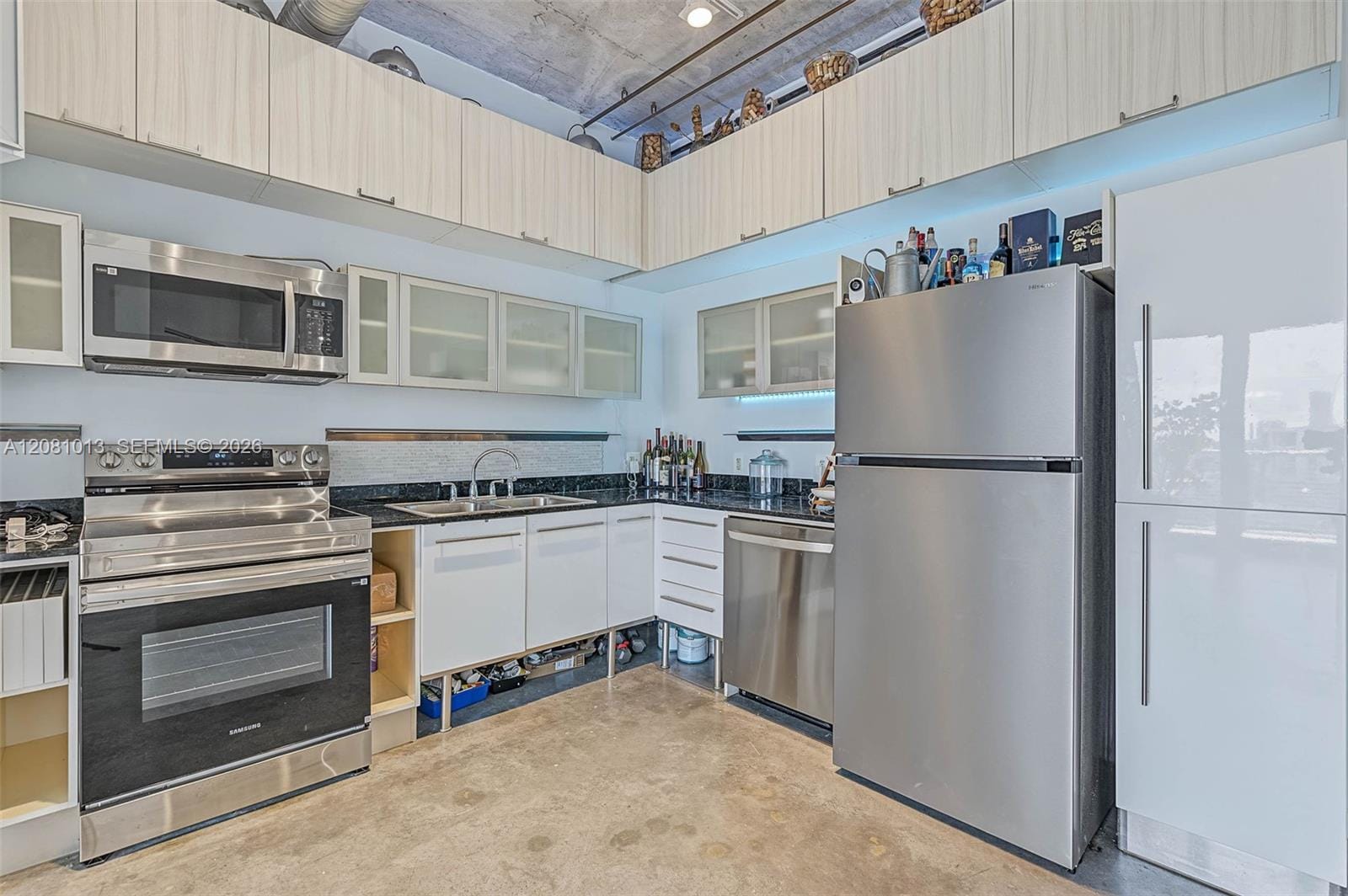 10 S River Drive 1106 — photo 4