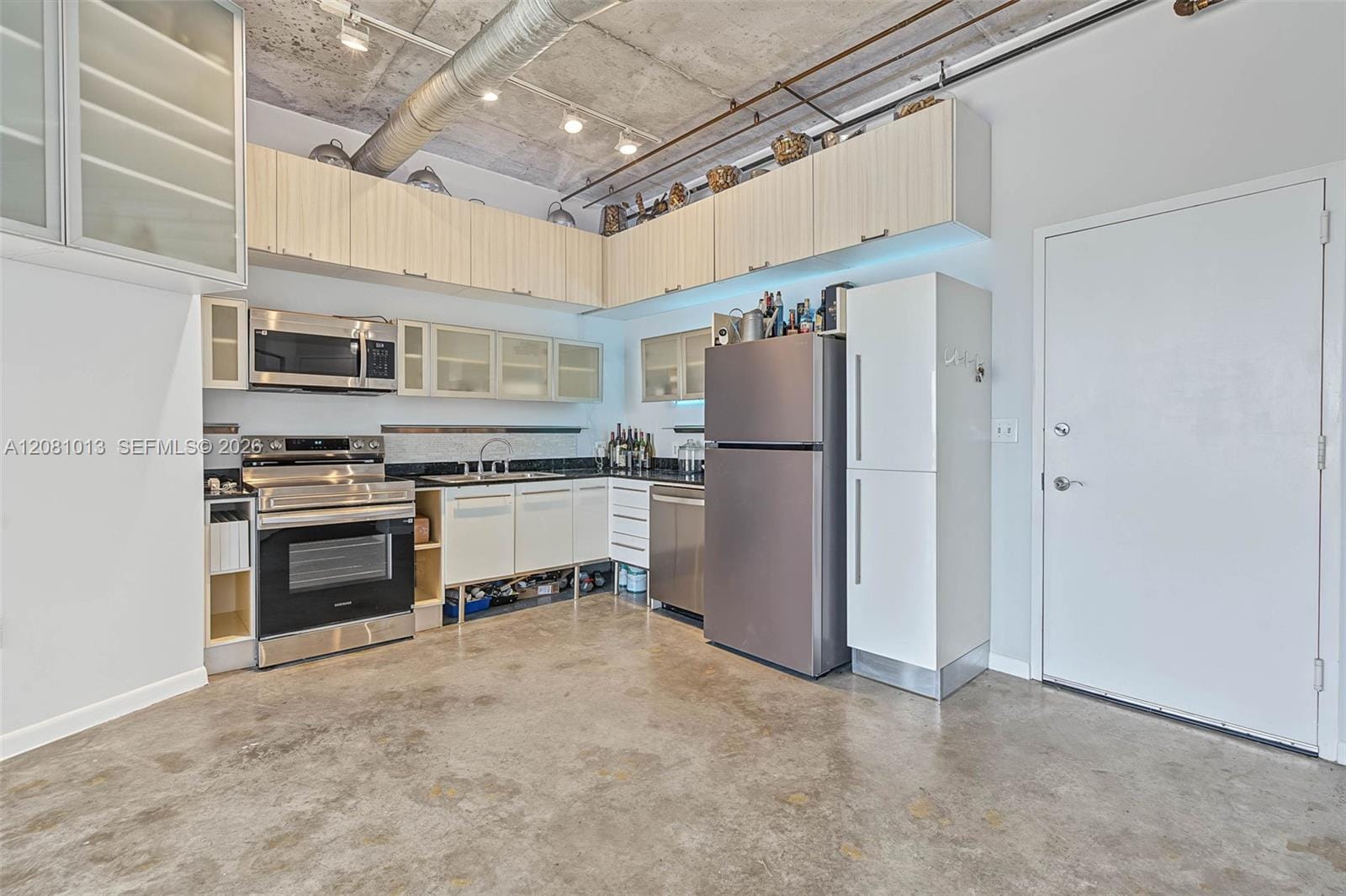 10 S River Drive 1106 — photo 5