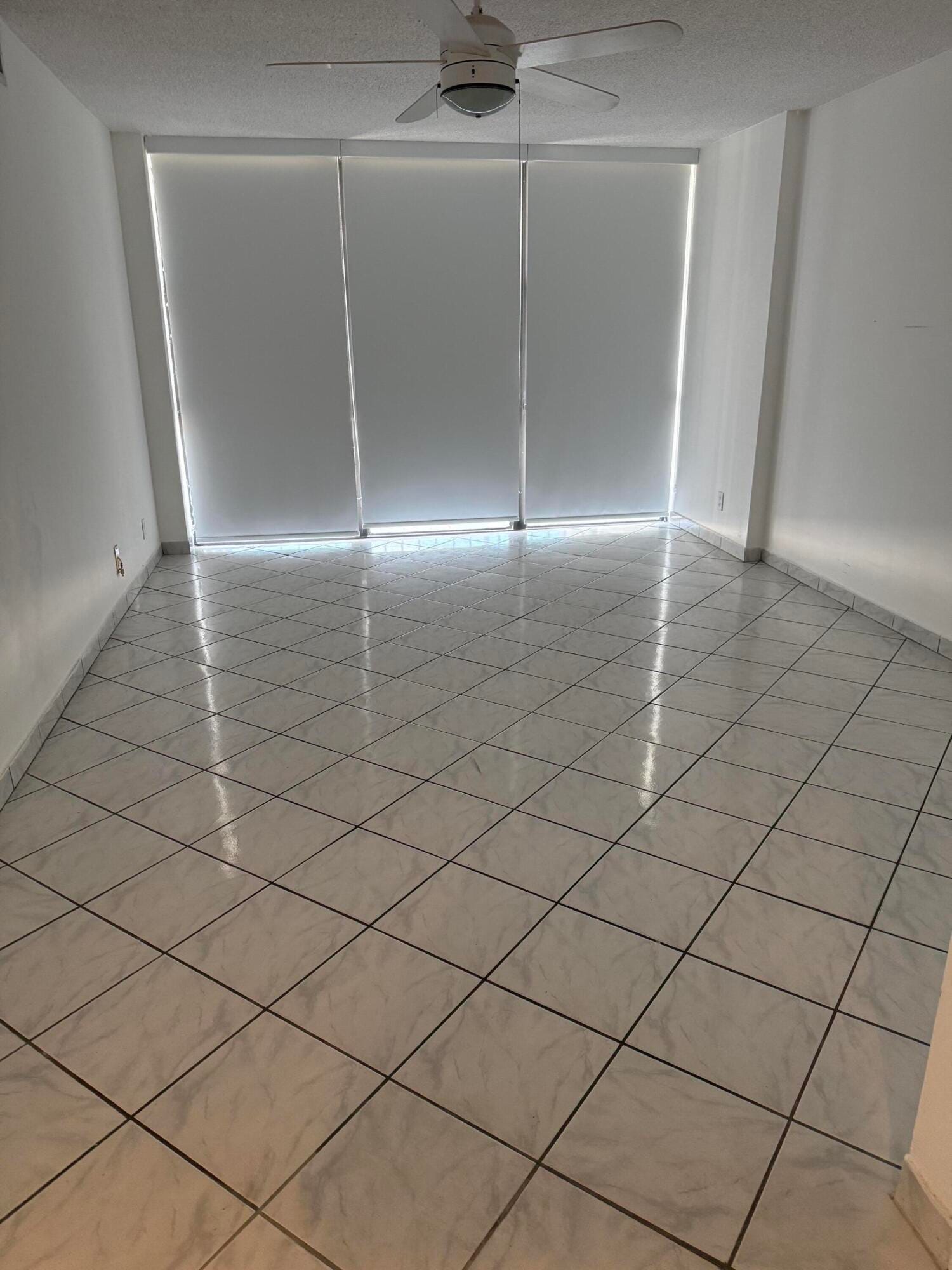 1000 PARKVIEW Drive 424 — photo 3