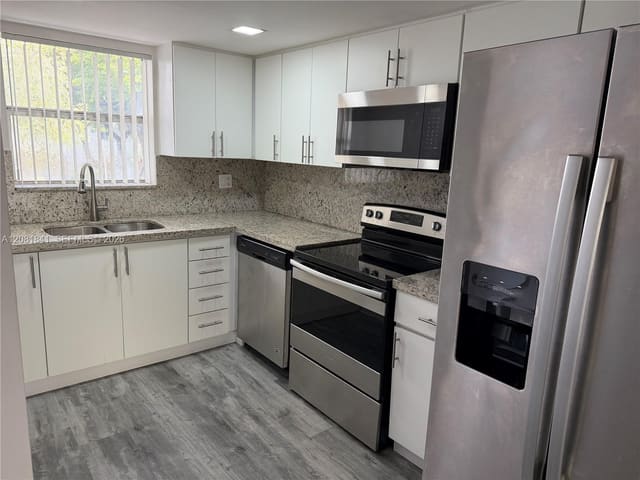 9371 Fontainebleau Boulevard I225, Miami, FL 33172