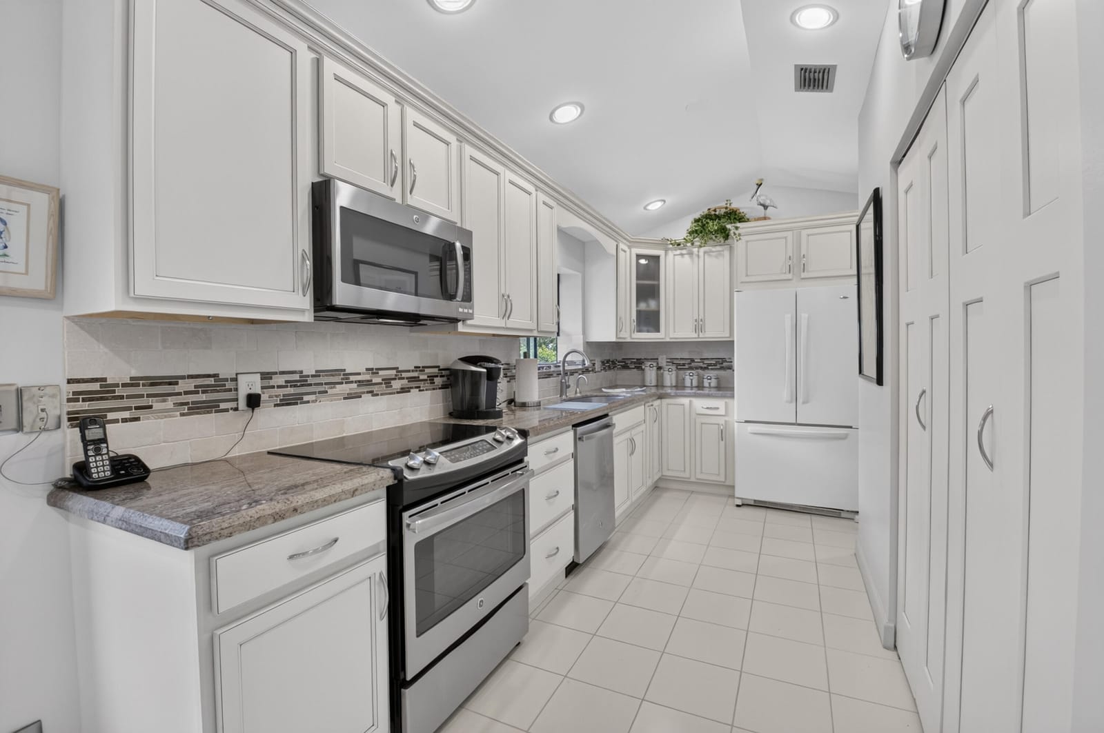 20065 Waters Edge Drive 101, Boca Raton, FL 33434 photo 13