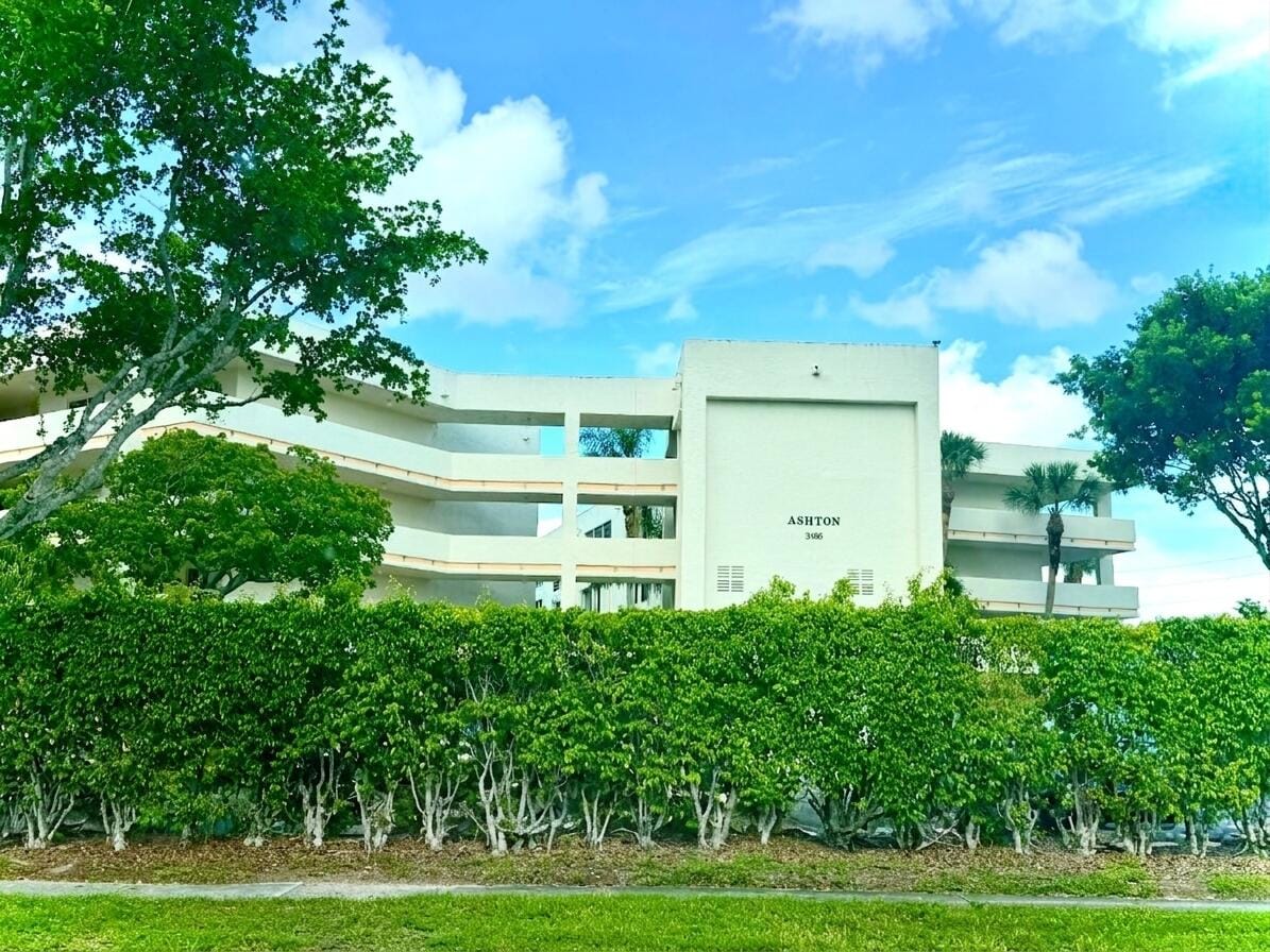3186 VIA POINCIANA 115 — photo 10