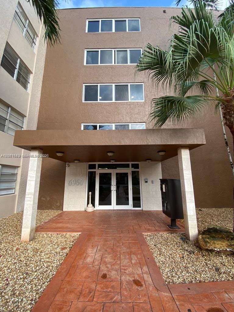 6960 NW 186th Street 2-131, Hialeah, FL 33015
