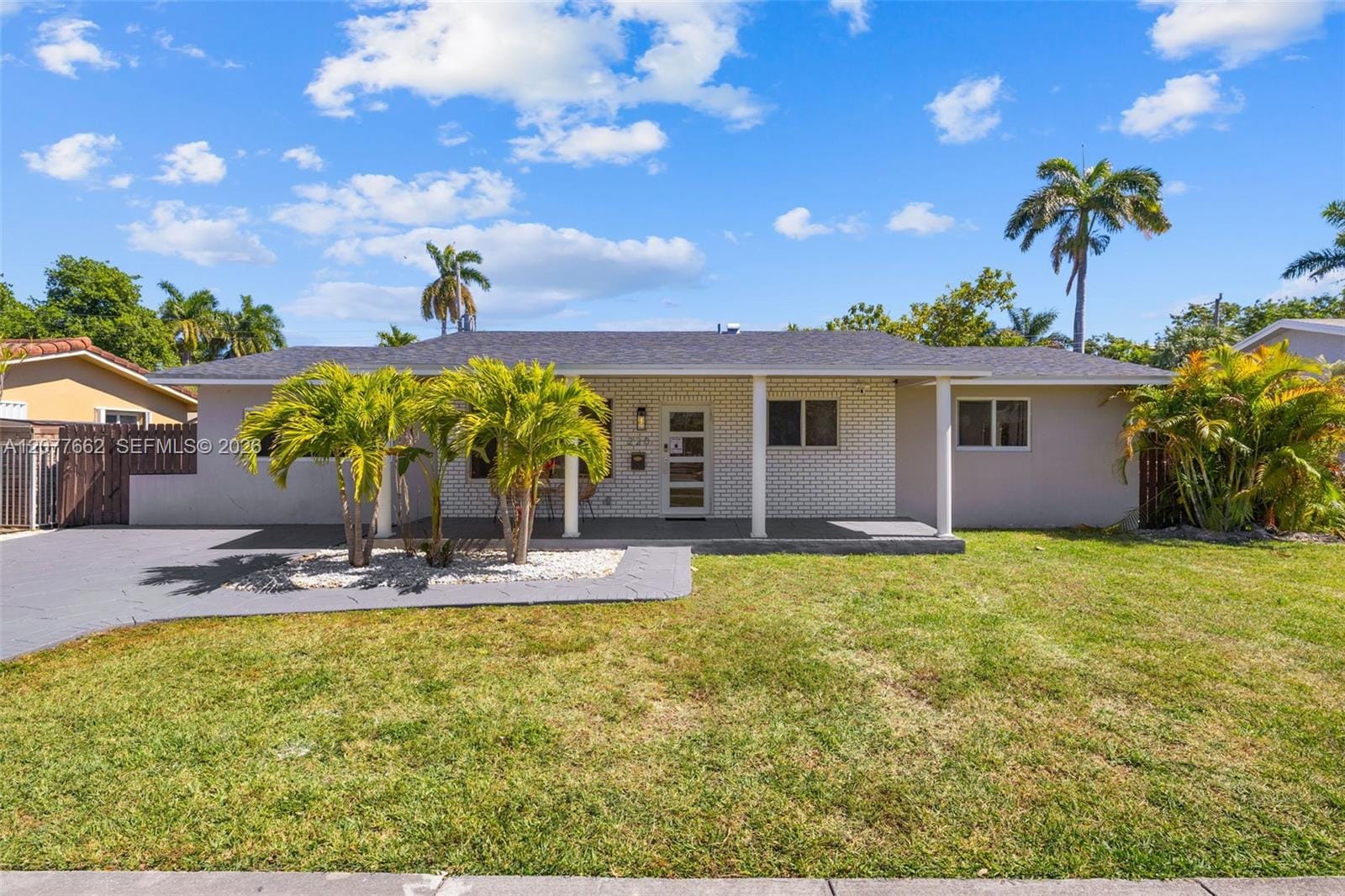 220 NE 10th Avenue, Hallandale Beach, FL 33009