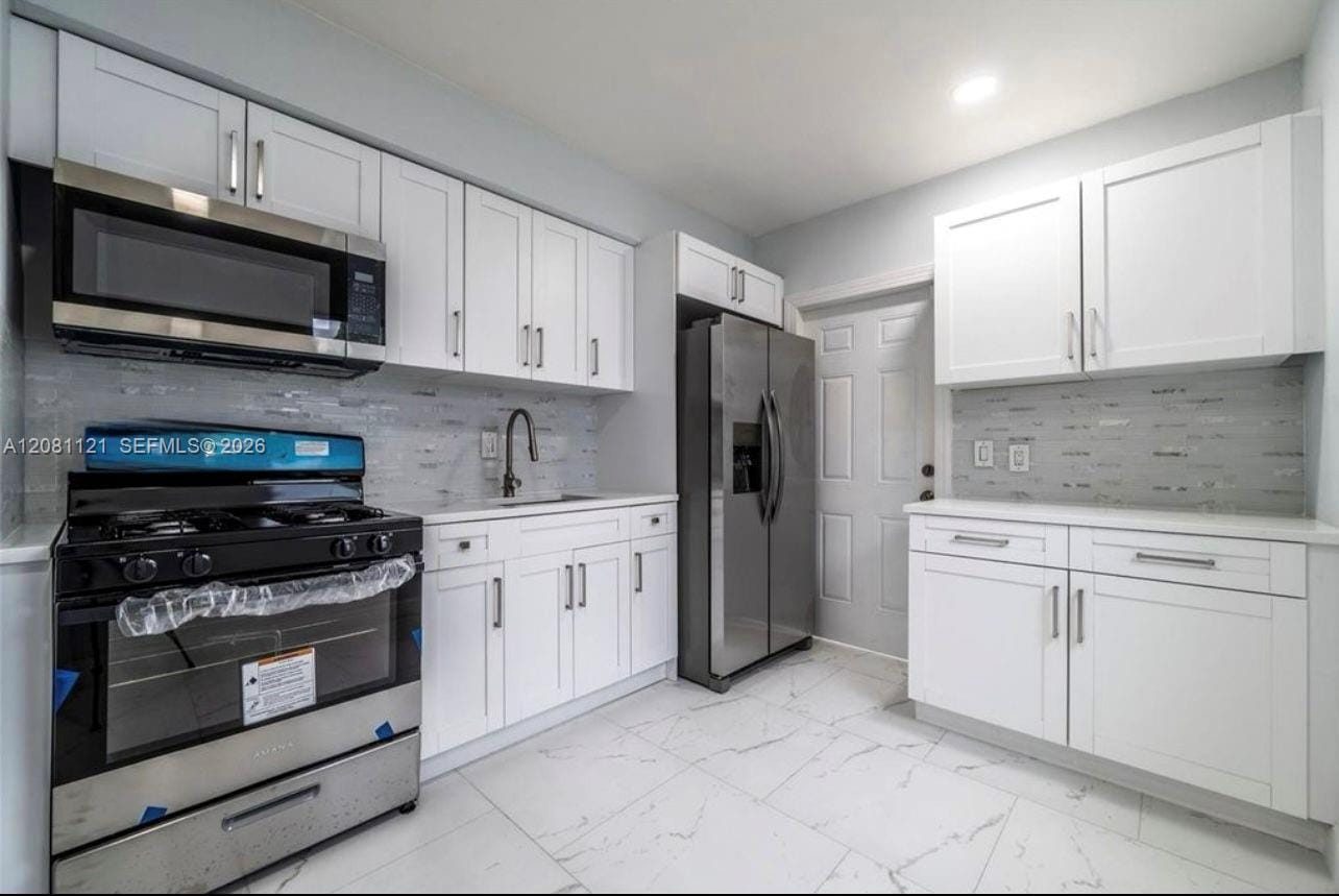 425 NW 14th Way, Fort Lauderdale, FL 33311