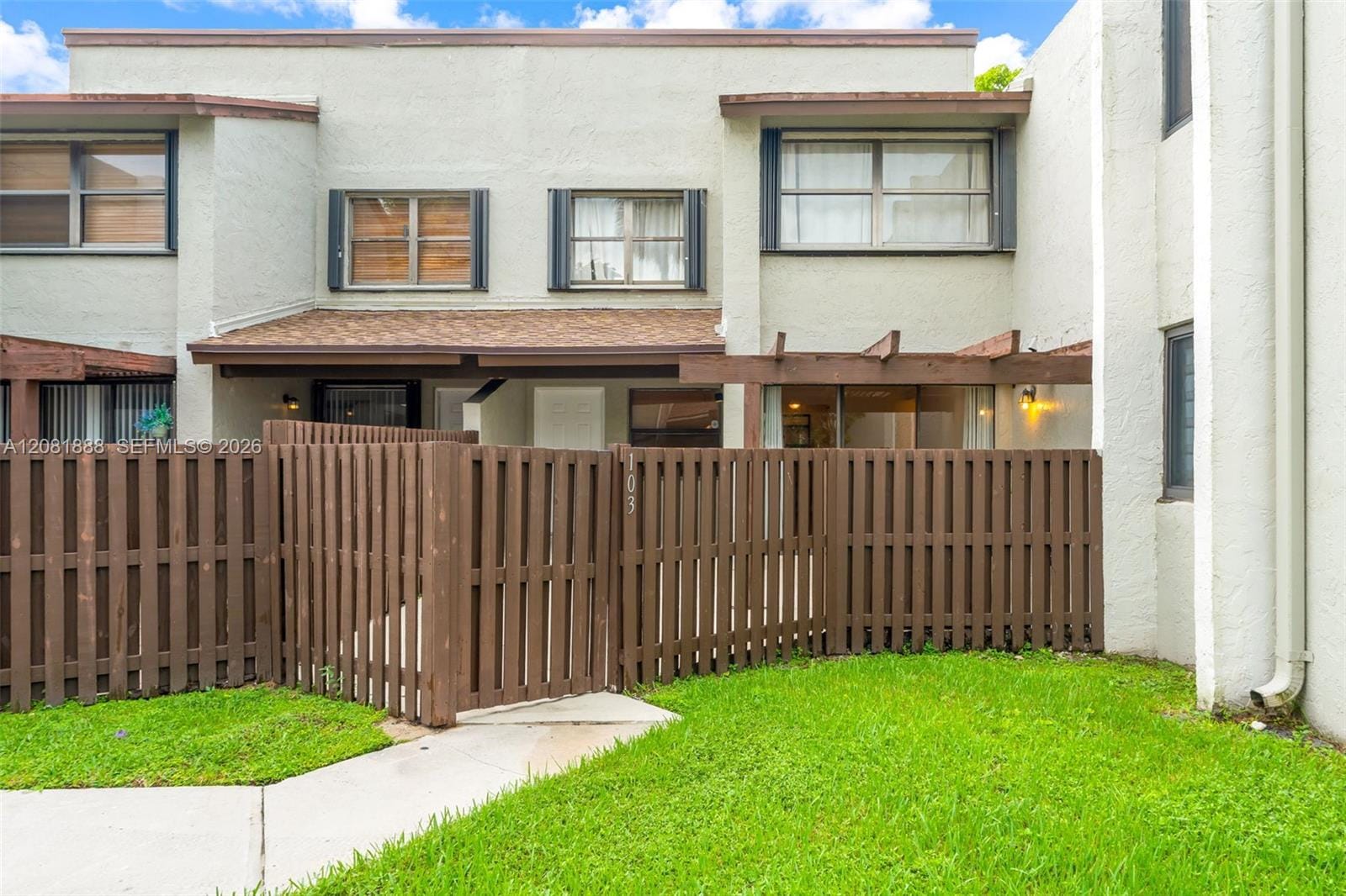 10020 NW 9th St Circle 103, Miami, FL 33172