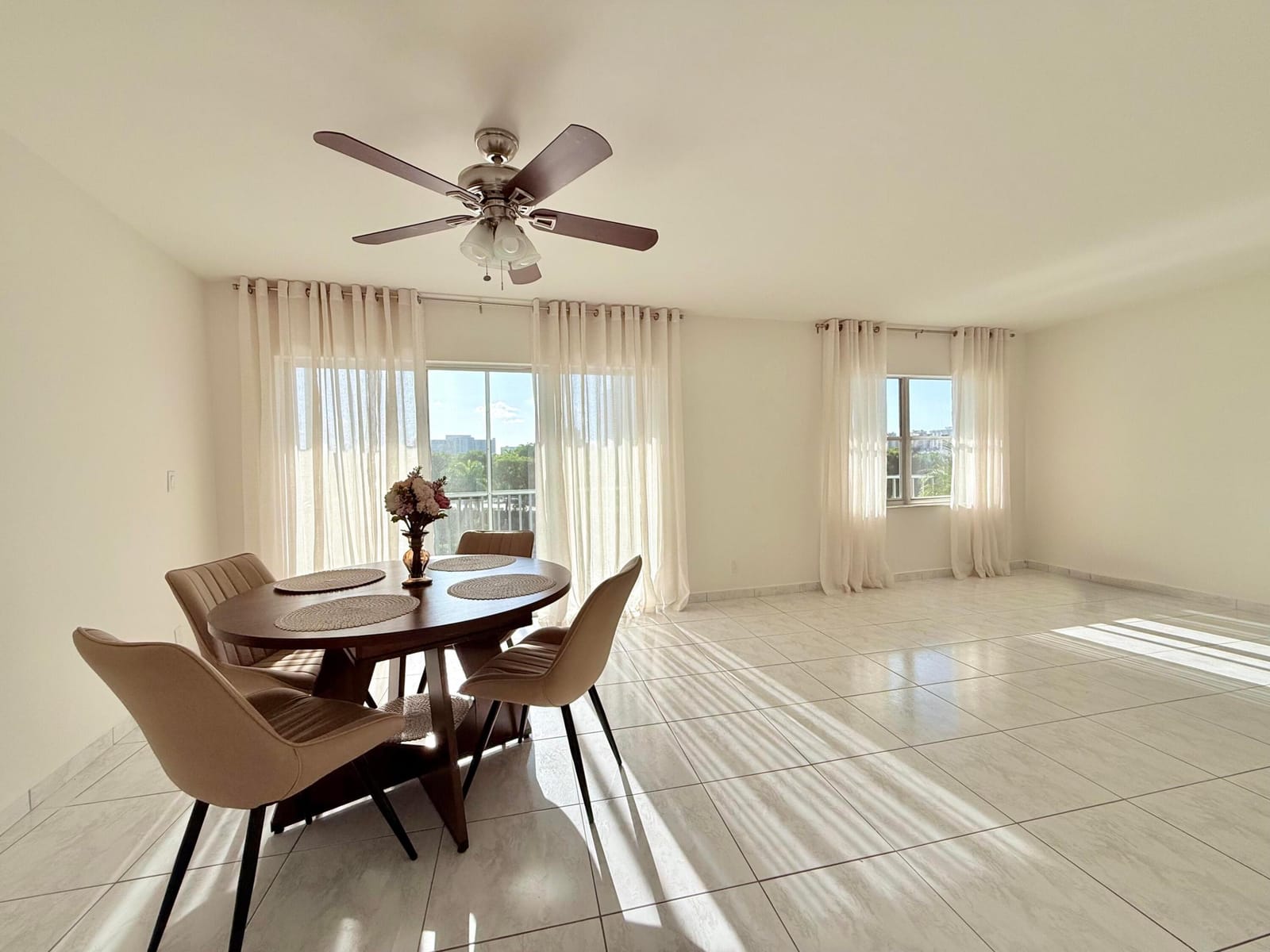 200 DIPLOMAT Parkway 520, Hallandale Beach, FL 33009