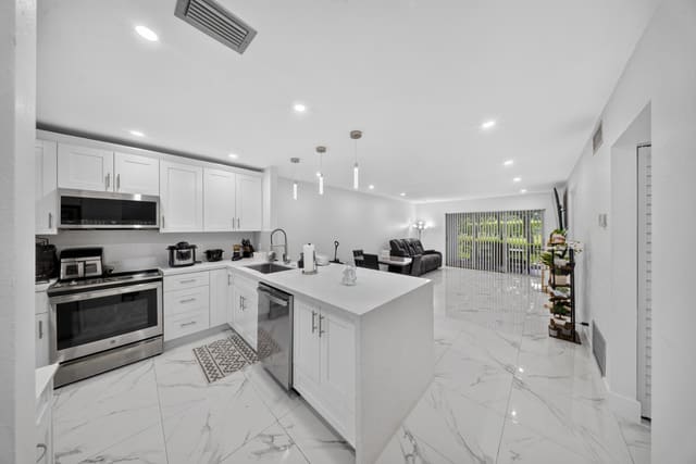 265 CAPE COD Circle, Lake Worth, FL 33467