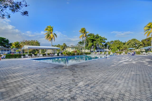 372 W Riverbend Drive 372, Sunrise, FL 33326