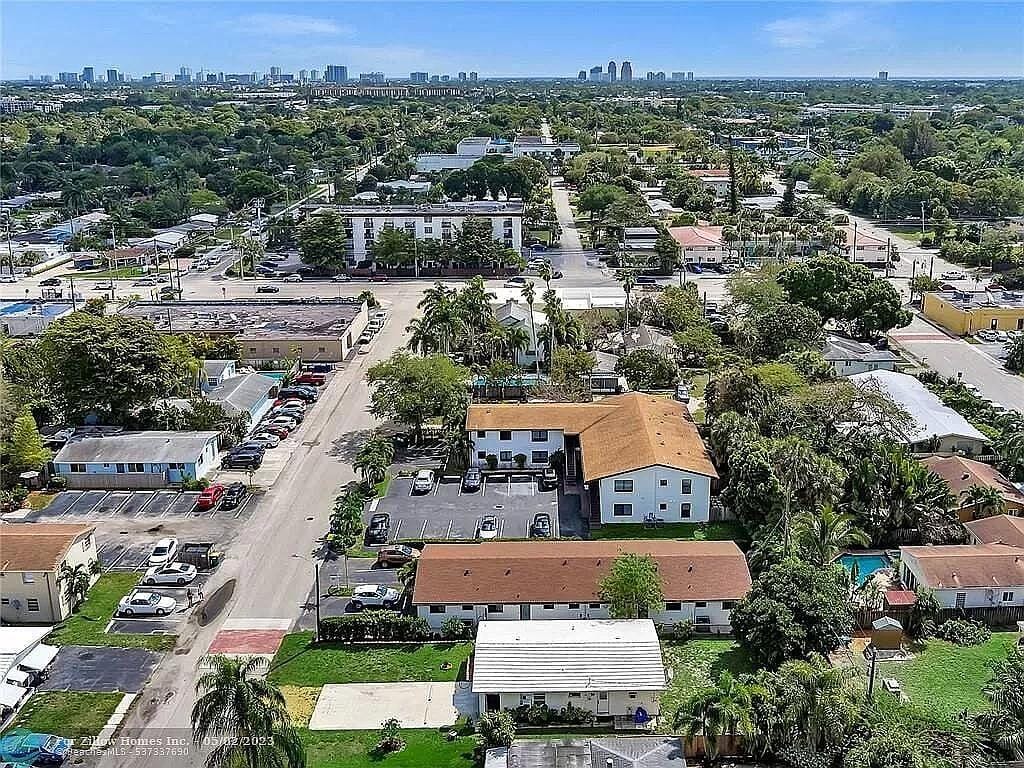 216 NW 25TH Street, Wilton Manors, FL 33311 photo 2