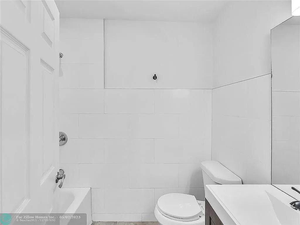 216 NW 25TH Street, Wilton Manors, FL 33311 photo 15
