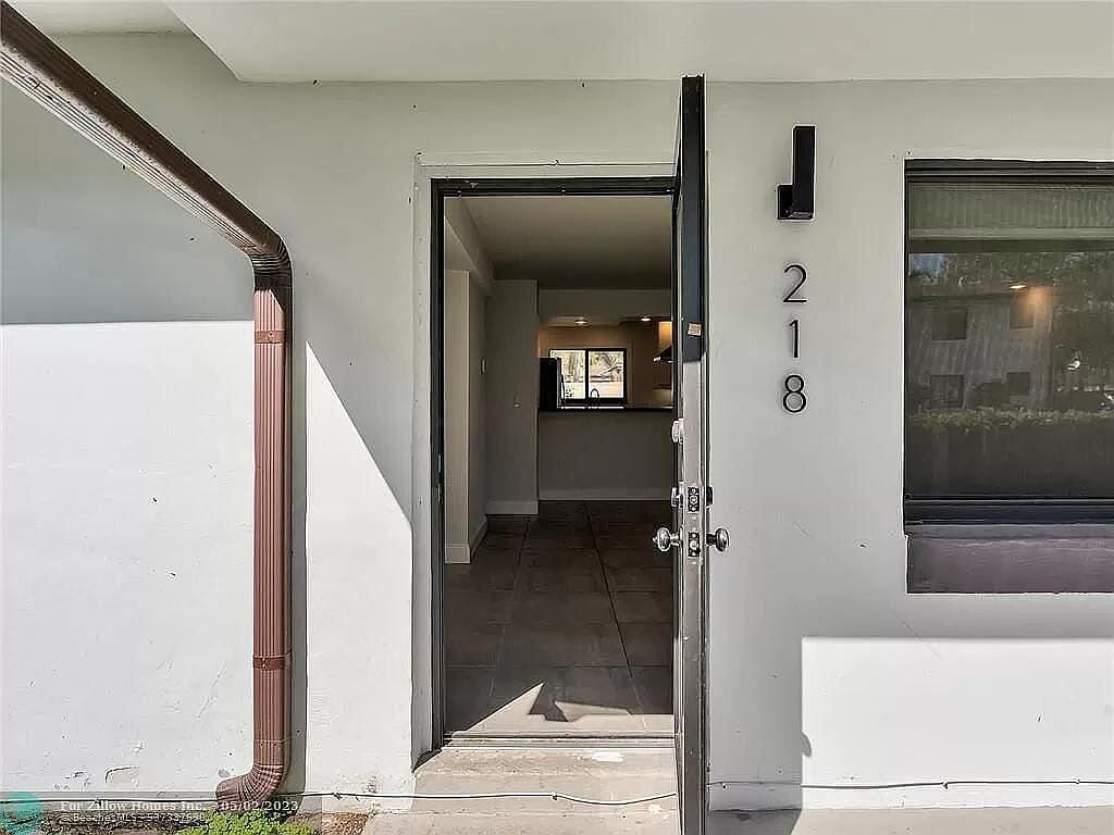 216 NW 25TH Street, Wilton Manors, FL 33311 photo 5