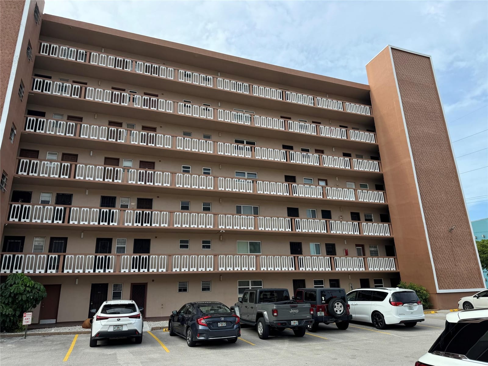 301 NE 14TH Avenue 708, Hallandale Beach, FL 33009