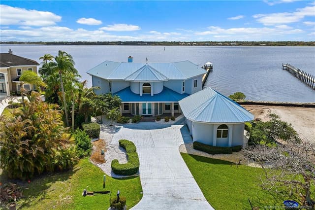 2318 NW Bay Colony Court, Stuart, FL 34994