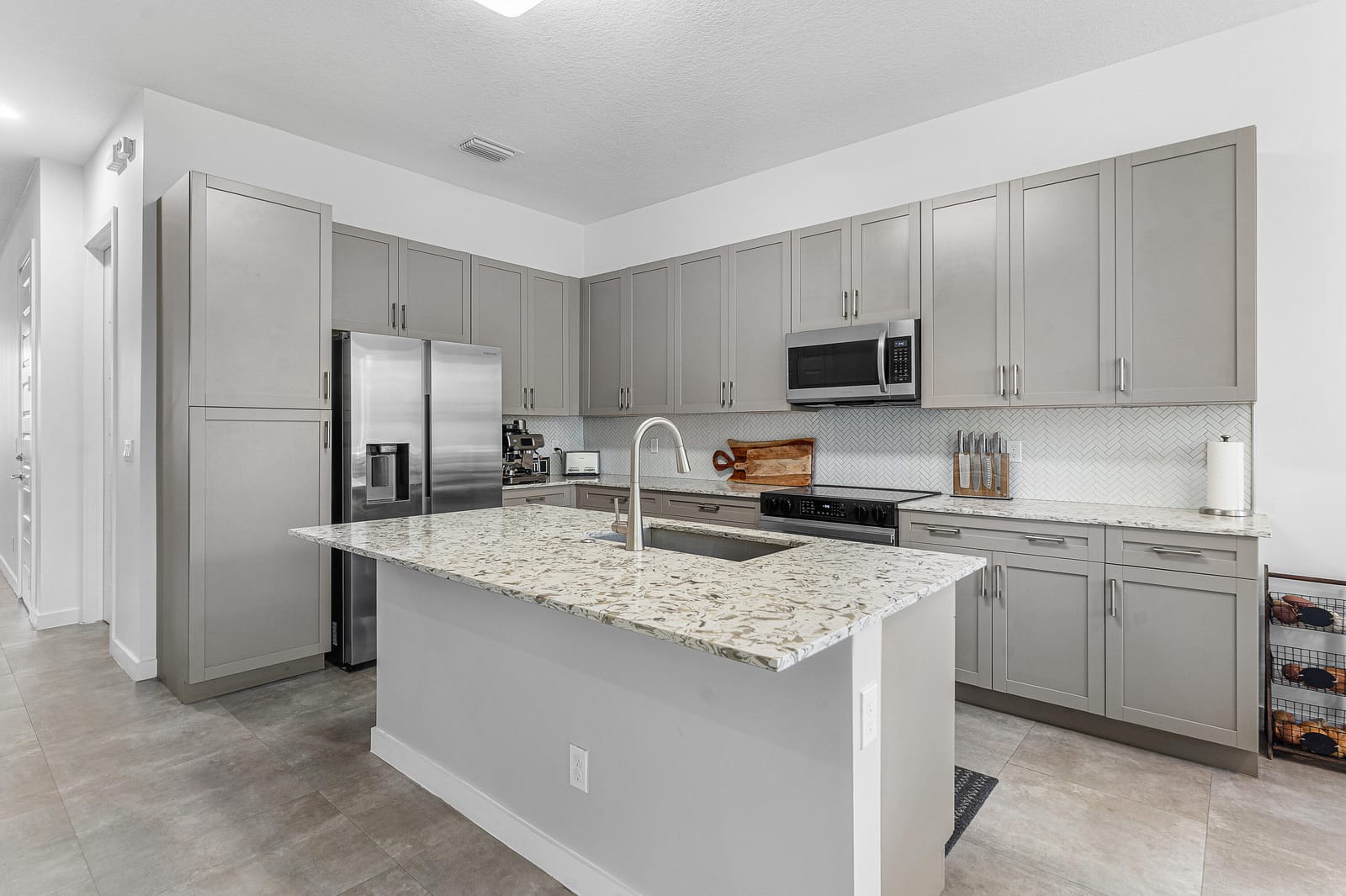 610 Pioneer Way — photo 5