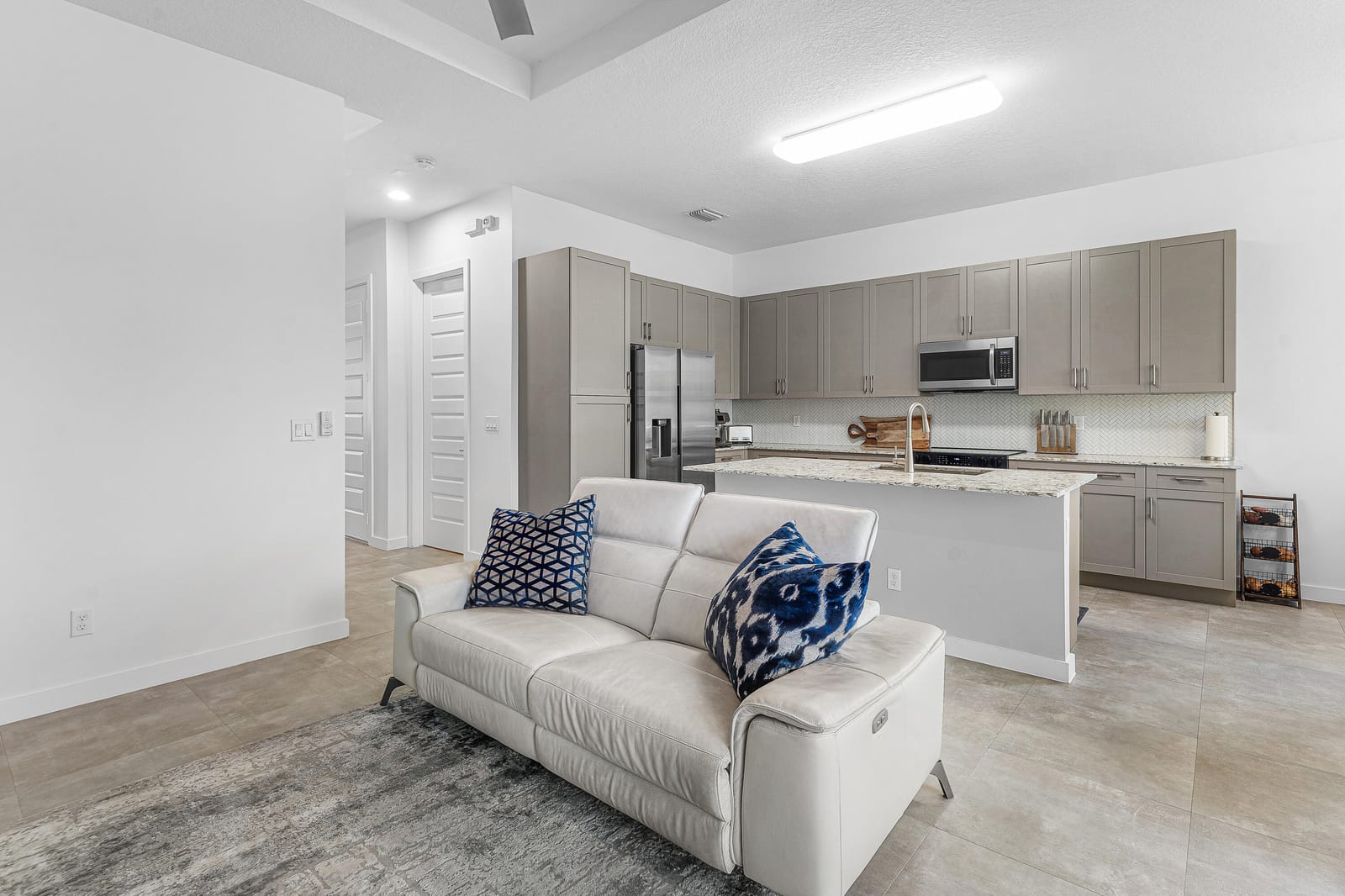 610 Pioneer Way — photo 6