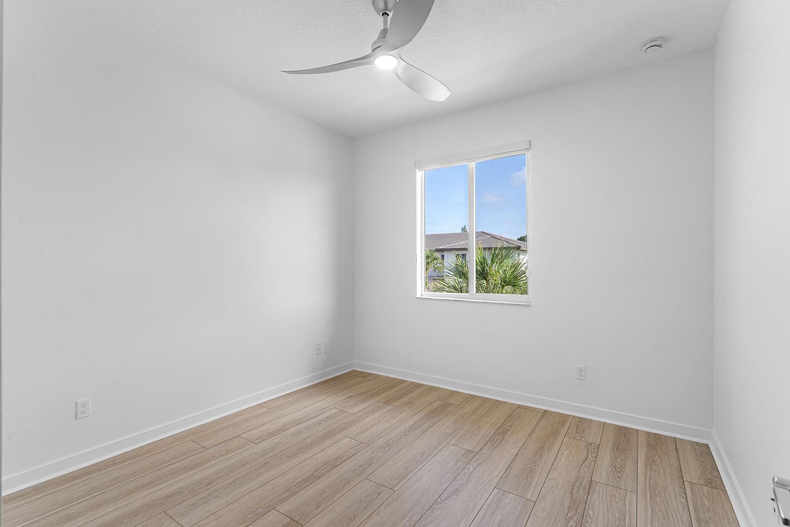 610 Pioneer Way — photo 12