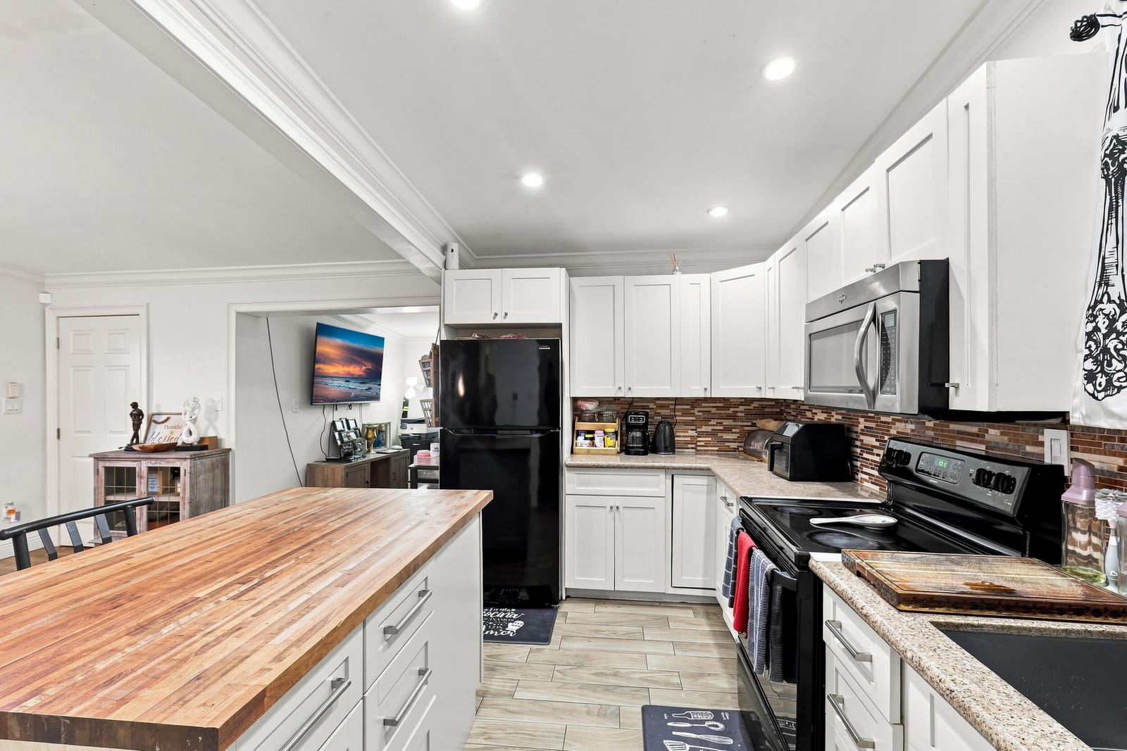 730 GARDENIA Drive — photo 11
