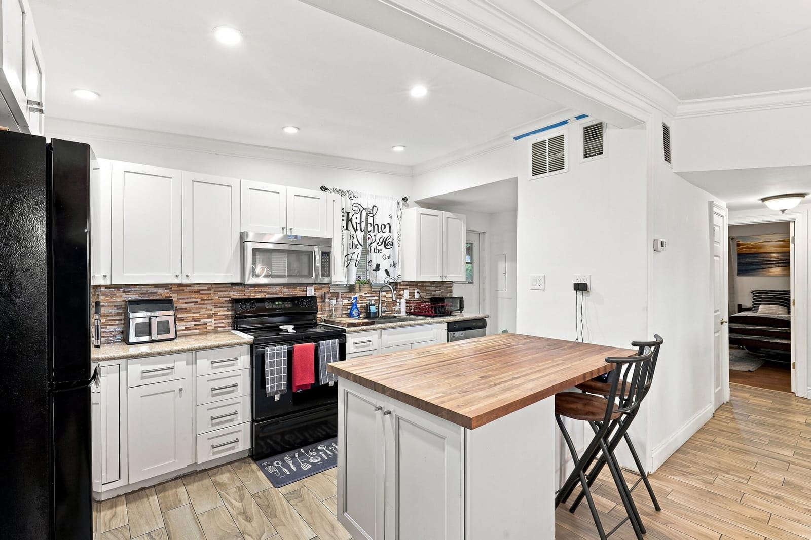 730 GARDENIA Drive — photo 9