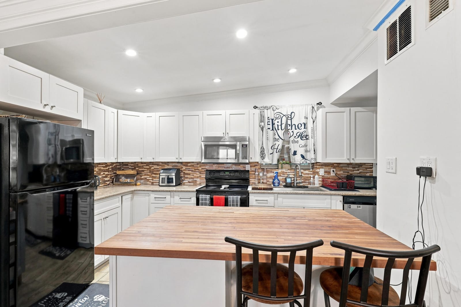 730 GARDENIA Drive — photo 10