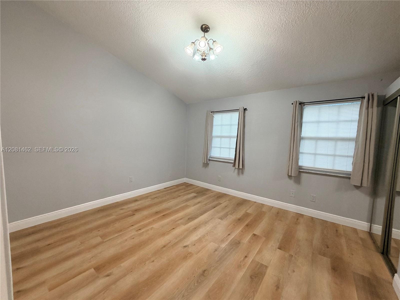 2908 S Edgehill Lane 2908 — photo 9