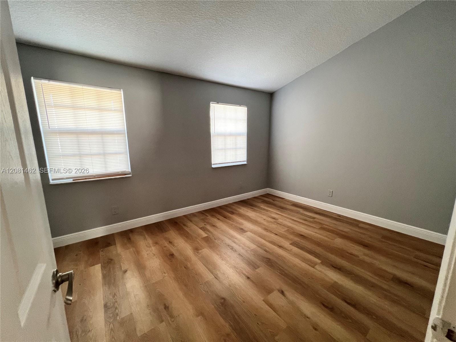 2908 S Edgehill Lane 2908 — photo 11