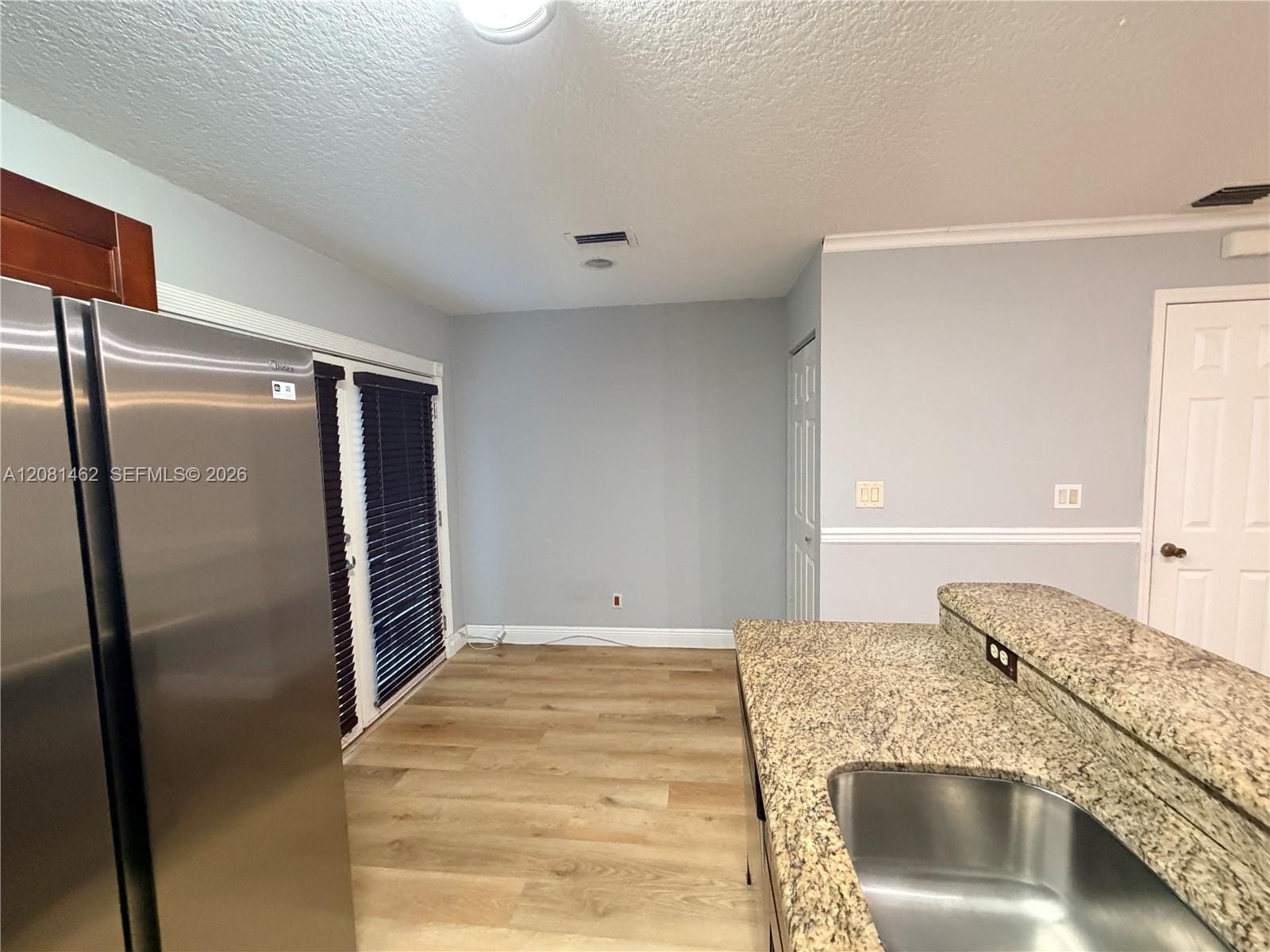 2908 S Edgehill Lane 2908 — photo 3