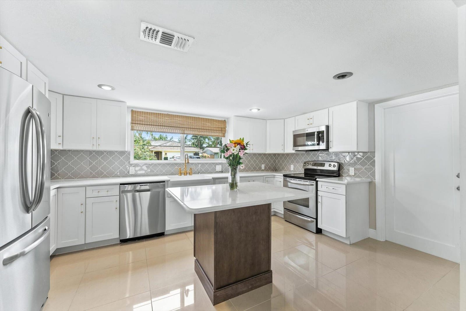1051 NW 3rd Street — photo 10