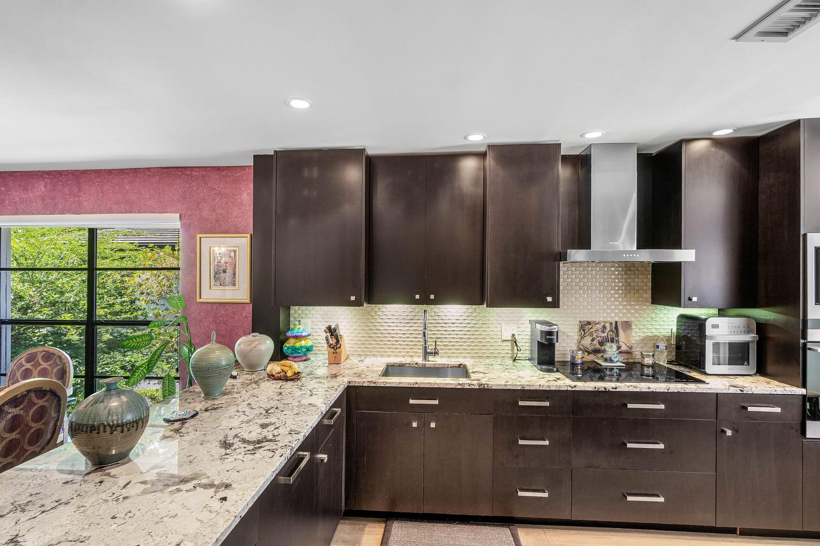 7 SOUTHPORT Lane H — photo 5