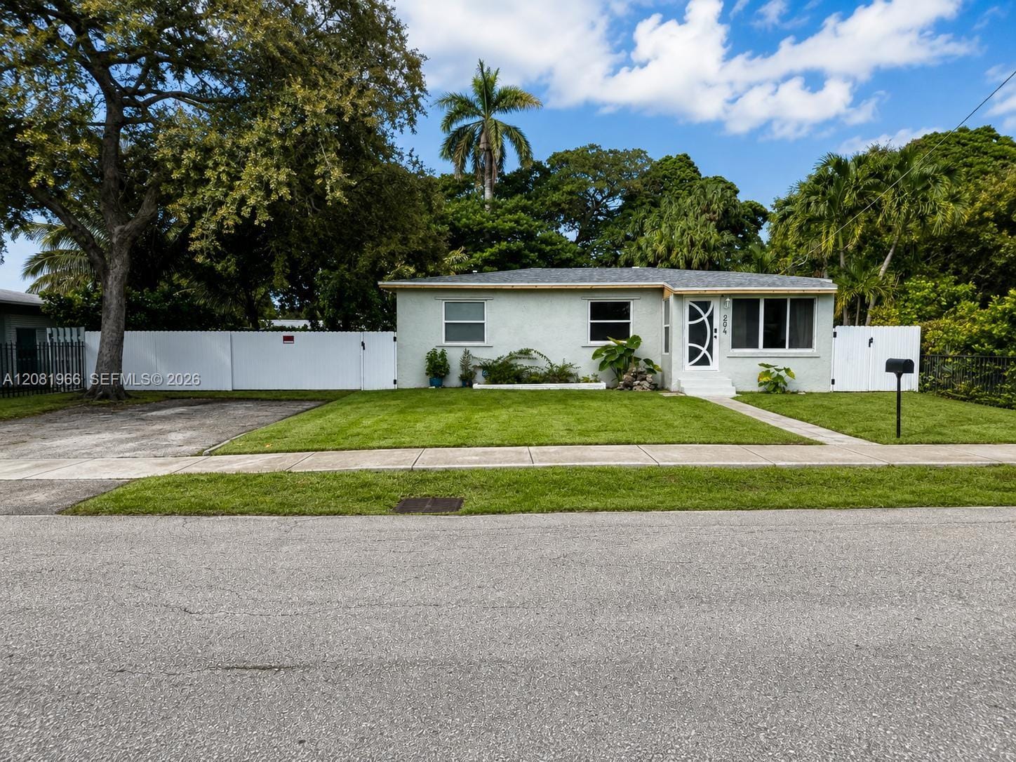 204 SW 7th Avenue, Hallandale Beach, FL 33009 photo 2