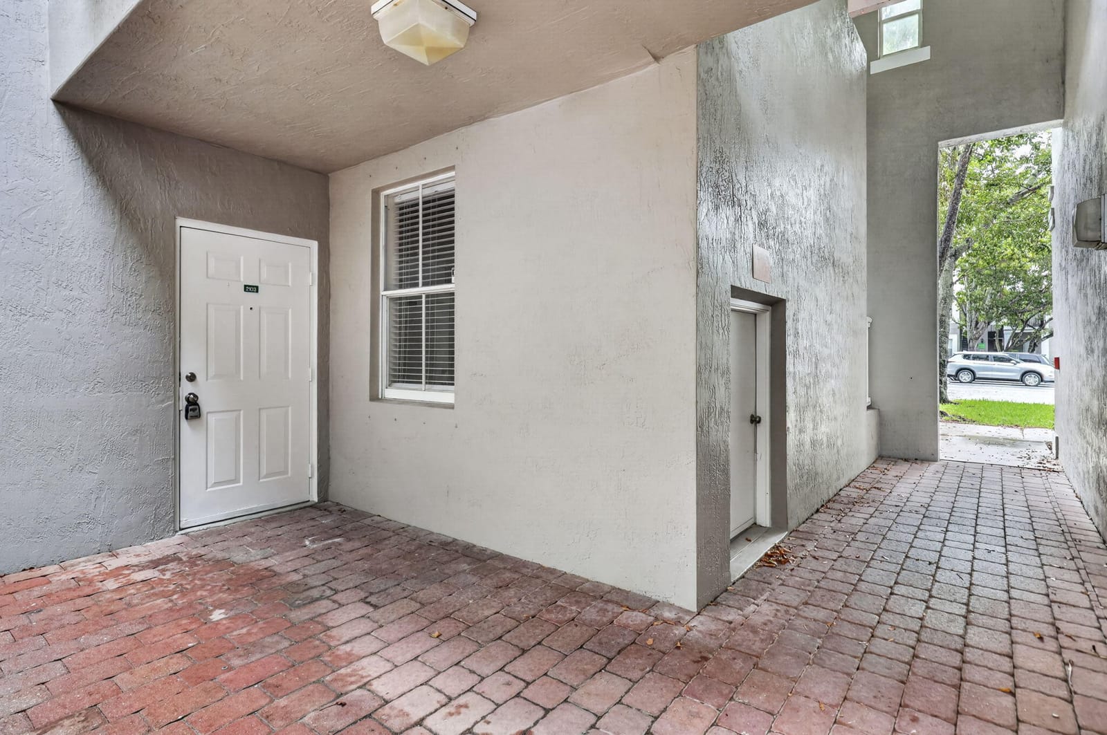 2103 SHOMA Drive 122 — photo 2