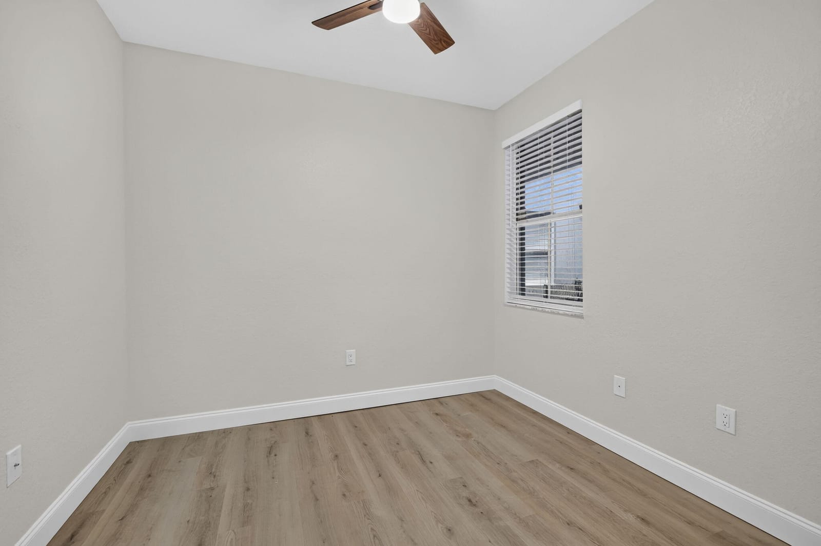 2103 SHOMA Drive 122 — photo 5