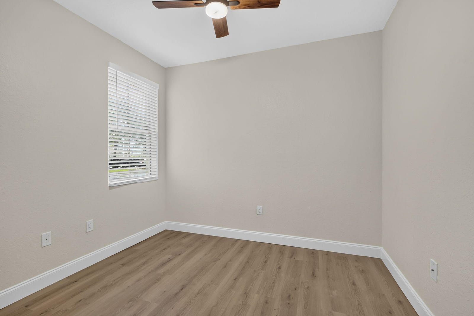2103 SHOMA Drive 122 — photo 10