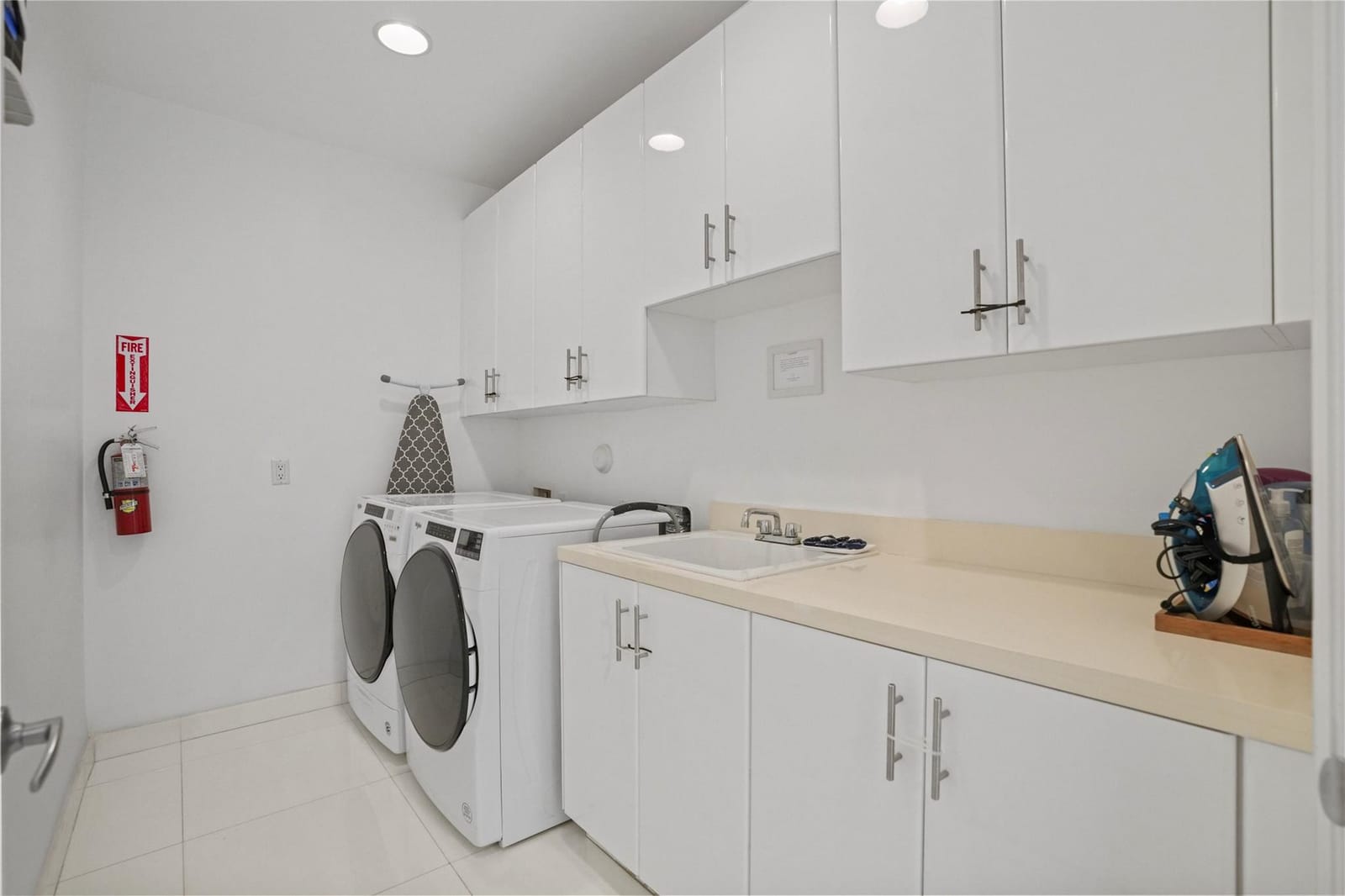 347 Oak Street B1, Hollywood, FL 33019 photo 28