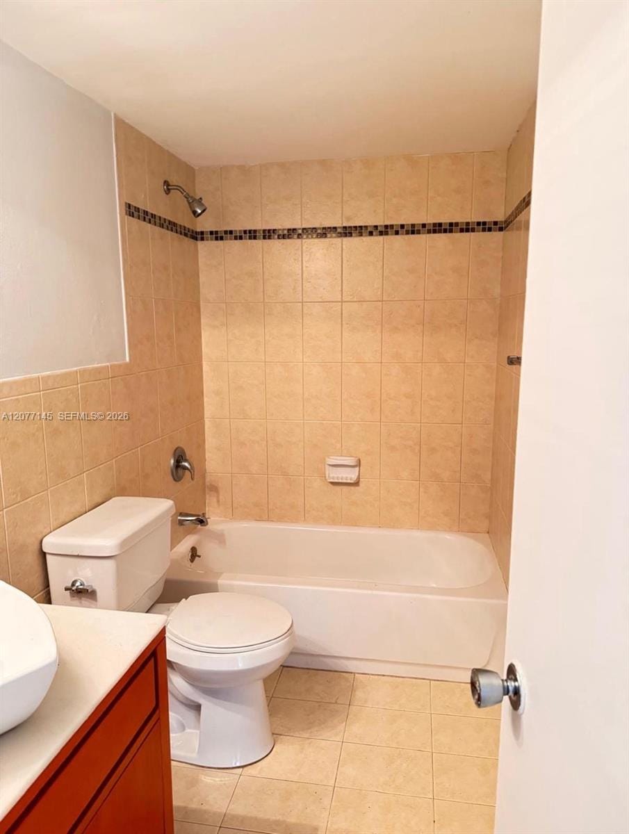 6990 Miami Gardens Drive 2-225, Hialeah, FL 33015 photo 2