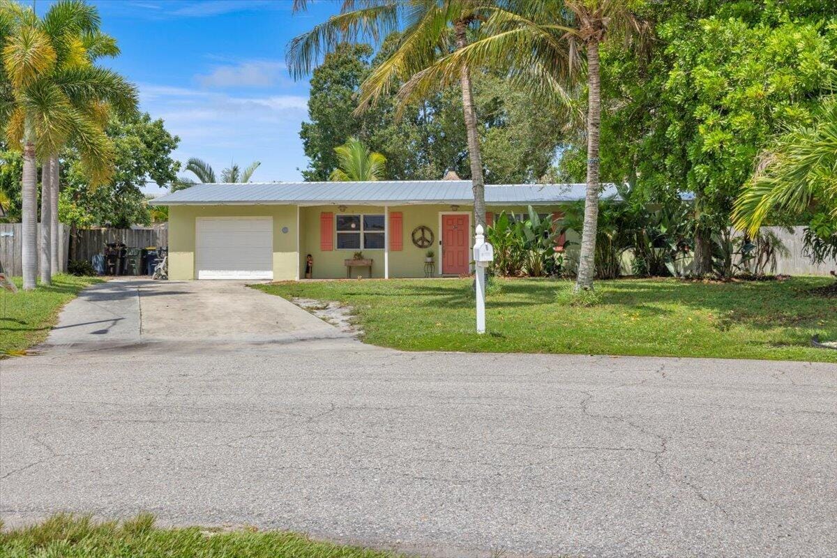 1121 SE ALAMANDA Lane, Stuart, FL 34996