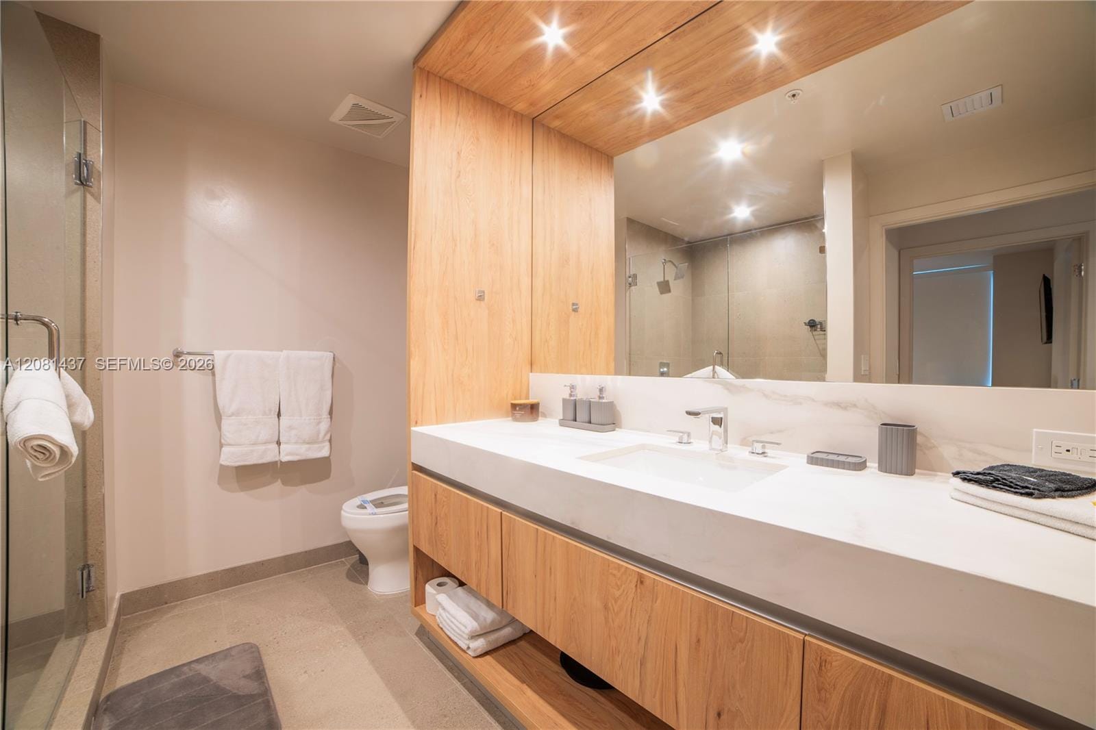 11 NE 6th 1403 — photo 10