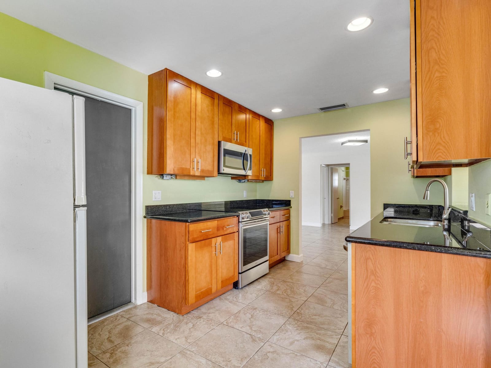 2016 SW Golf Lane SW — photo 3