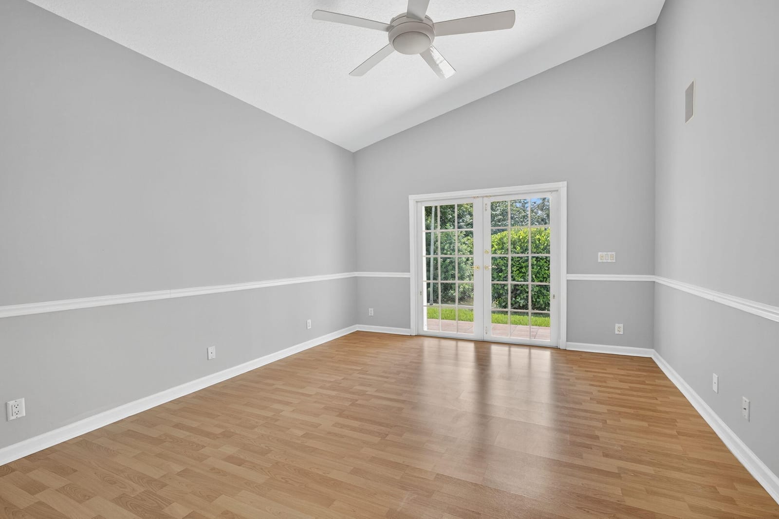1052 W SHORE Drive, West Palm Beach, FL 33406 photo 13