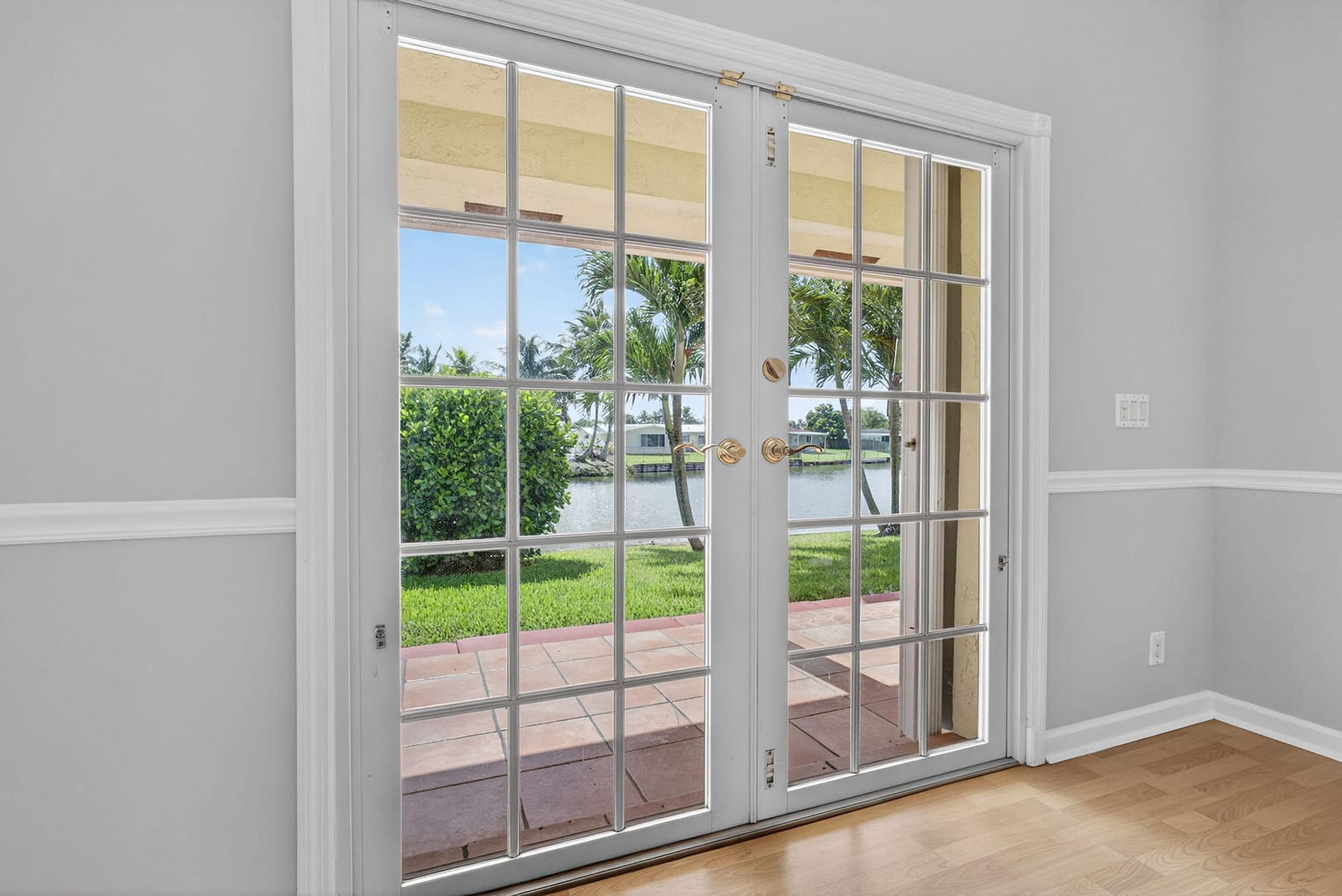 1052 W SHORE Drive, West Palm Beach, FL 33406 photo 16
