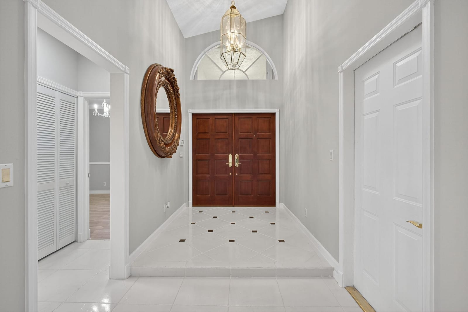 1052 W SHORE Drive — photo 8
