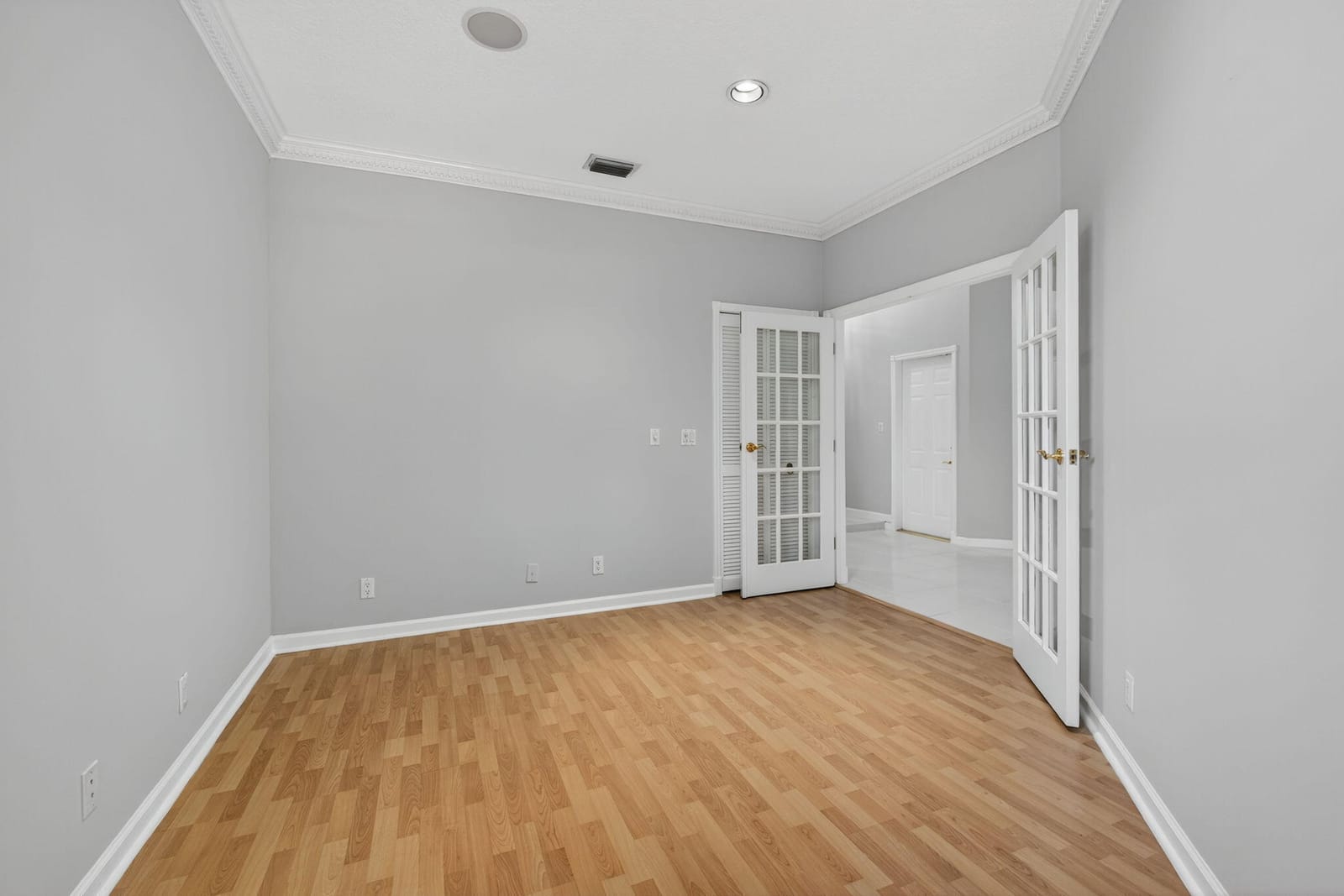 1052 W SHORE Drive — photo 10