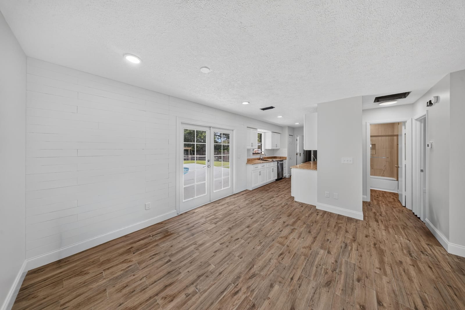 6101 BALSAM Drive — photo 10