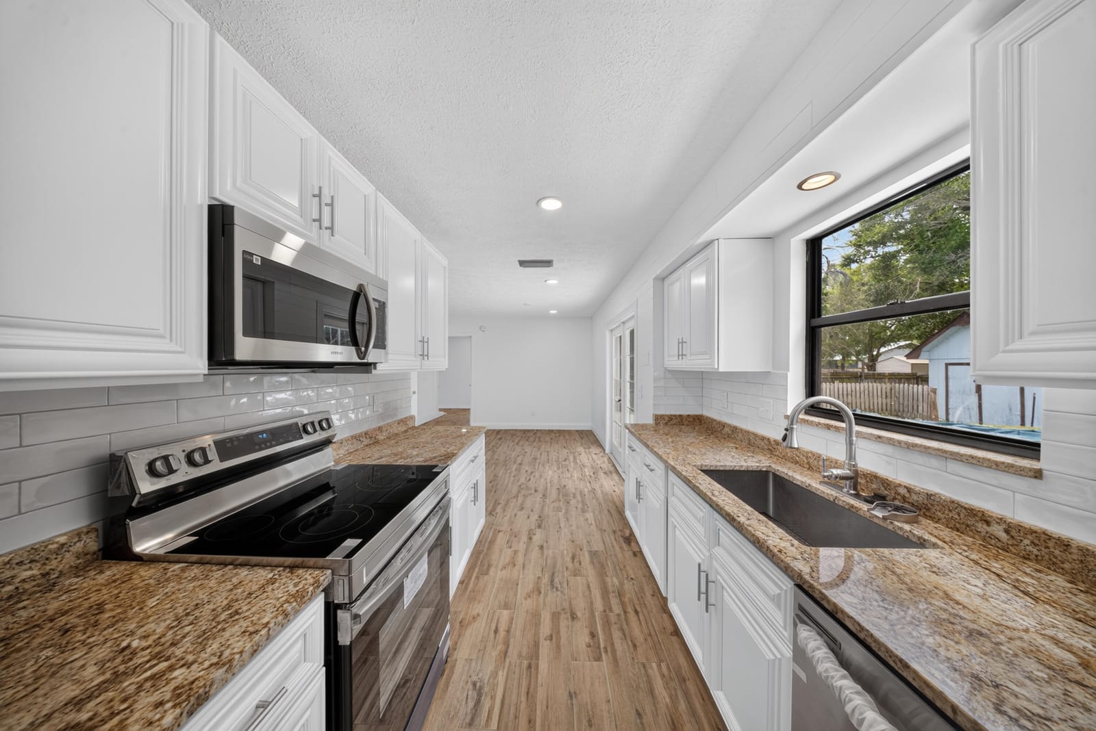6101 BALSAM Drive — photo 6