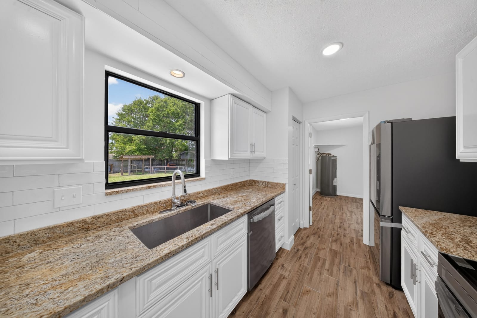 6101 BALSAM Drive — photo 7