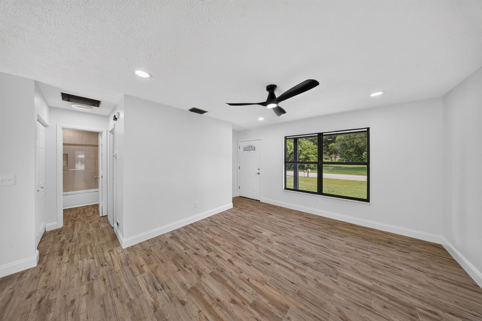6101 BALSAM Drive — photo 9