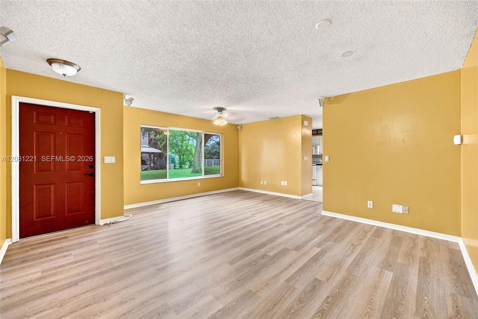 1533 W Harmony Lake Circle — photo 2
