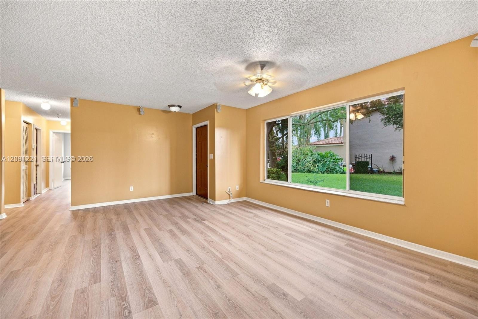 1533 W Harmony Lake Circle — photo 3